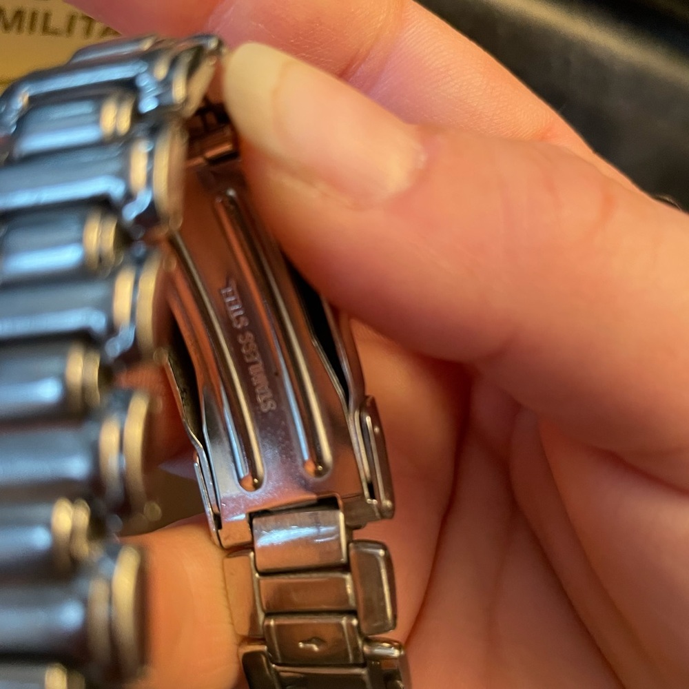 Swiss Military watch - Picture 5 of 7
